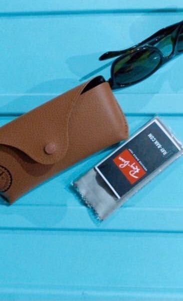 Ray-Ban: Óculos de Sol Exclusivos, Usados Apenas 2 ou 3 Vezes!