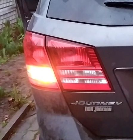 Жовті повороти Dodge Journey