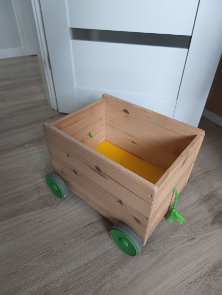 Drewniany wózek na zabawki (Ikea)