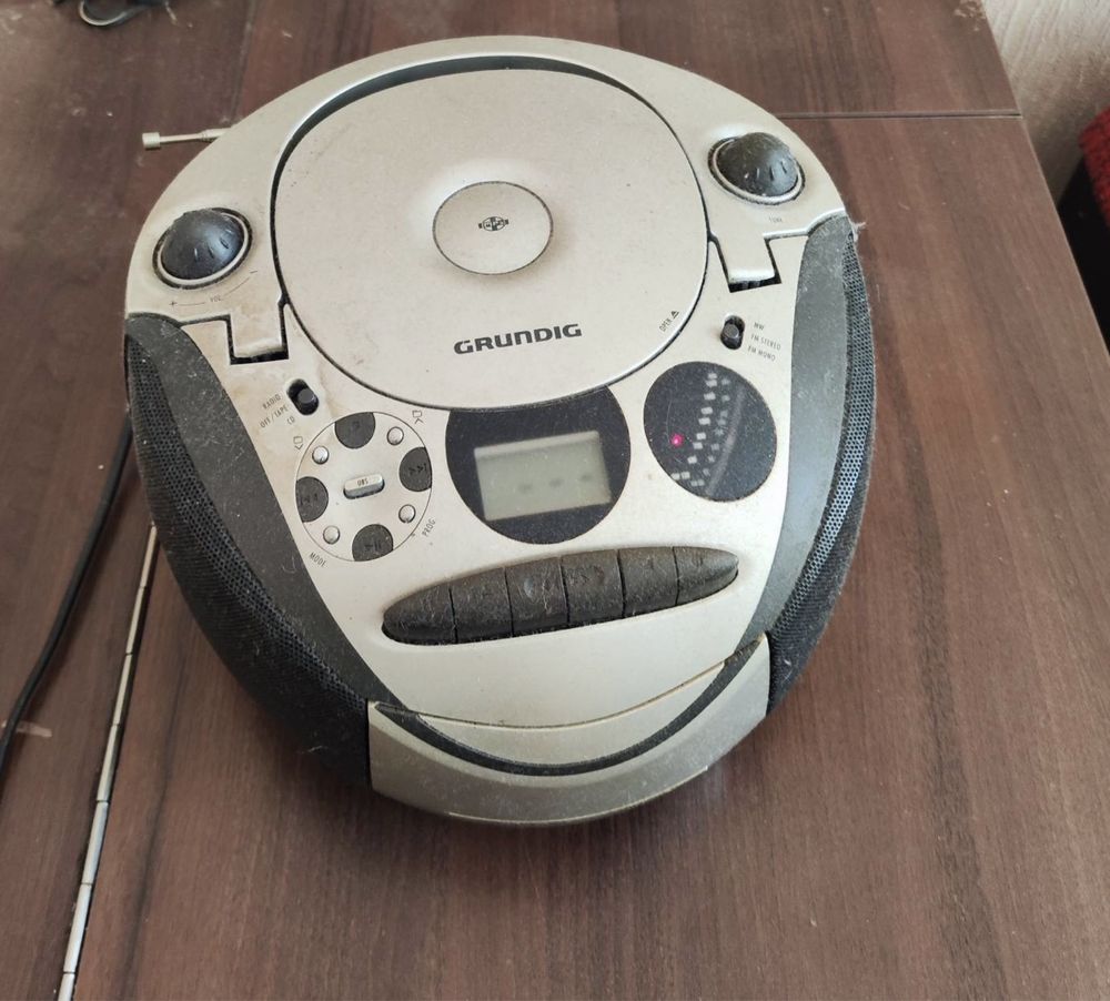 Магнитофон Grundig