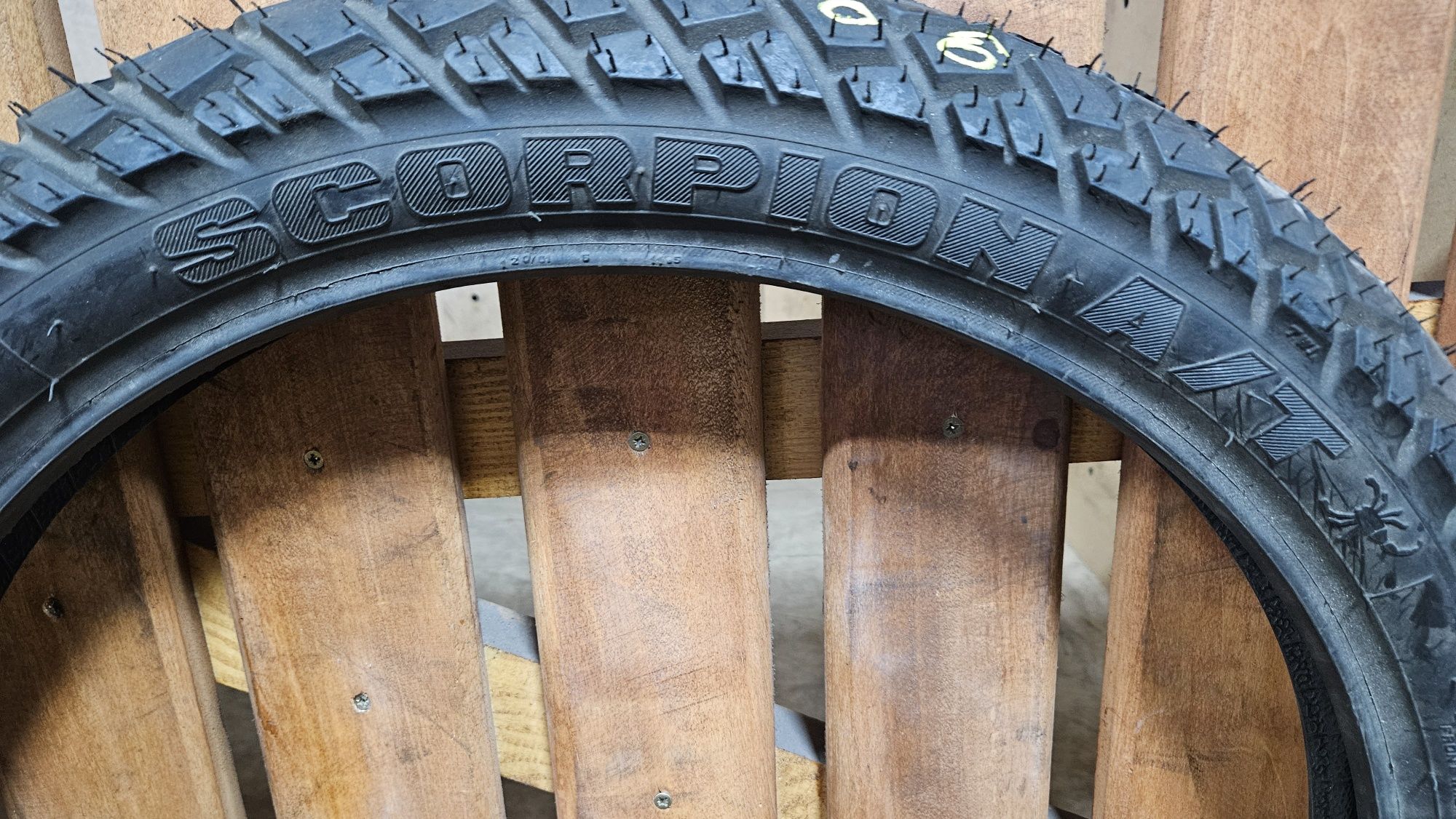 Opona 90.90.90.21 Pirelli nowa