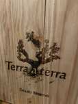 Caixas madeira de várias marcas vinho