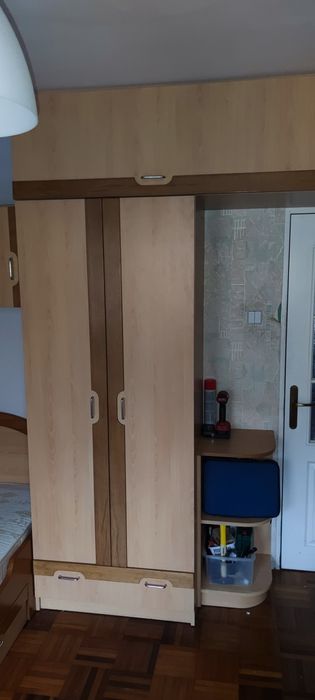 Meble do  pokoju z łóżkiem