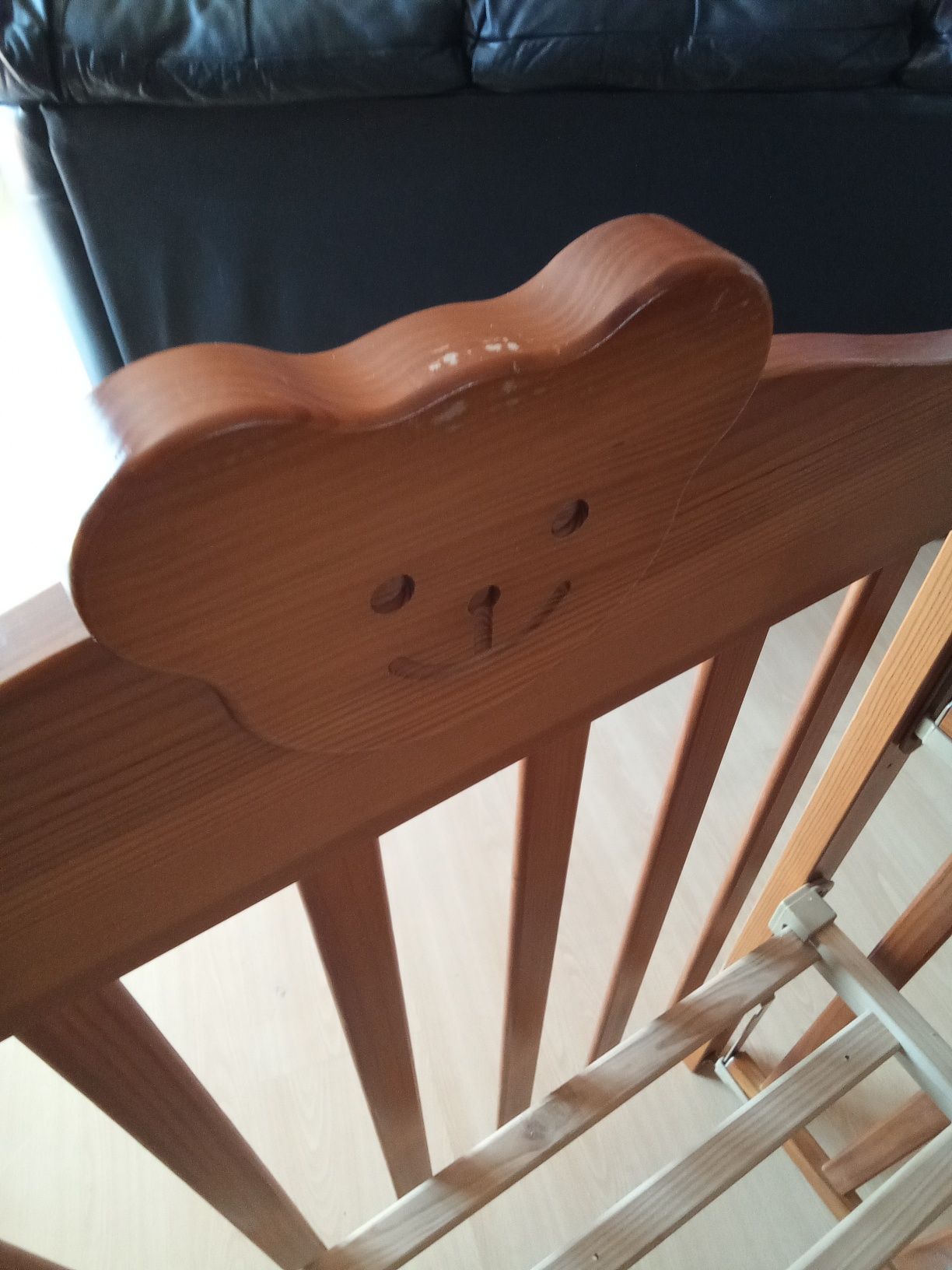 Berço Happy Bear com lado ajustável