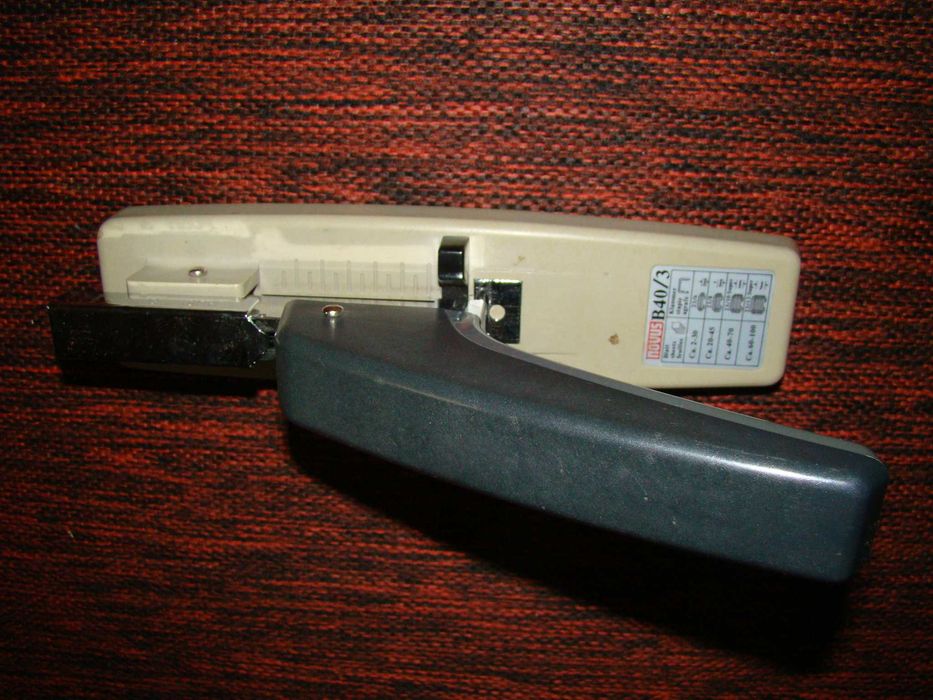 Степлер на 100 аркушів