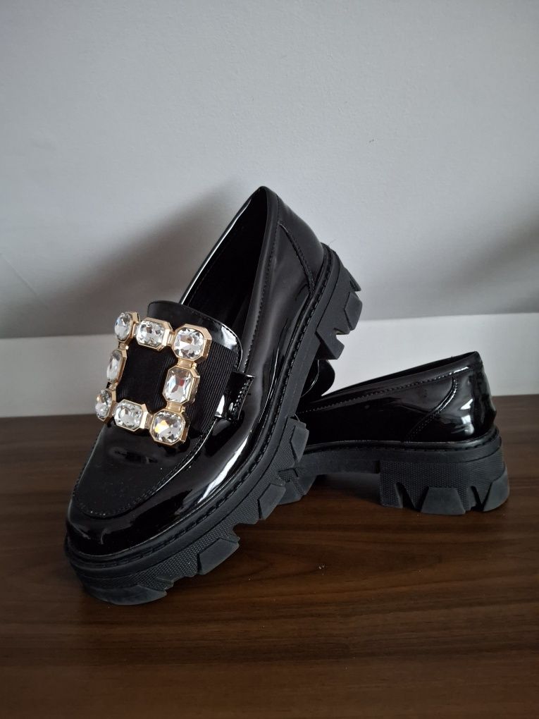 Buty damskie lakierowane
