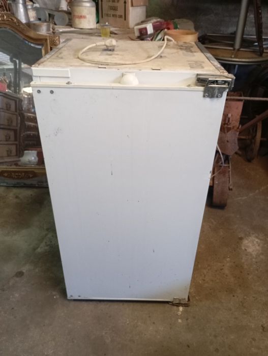 Vendo este frigorífico muito bom estado a trabalhar muito bem