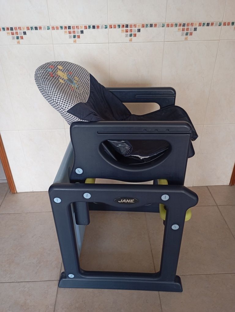 Cadeirinha Refeição vs Cadeira e Mesa