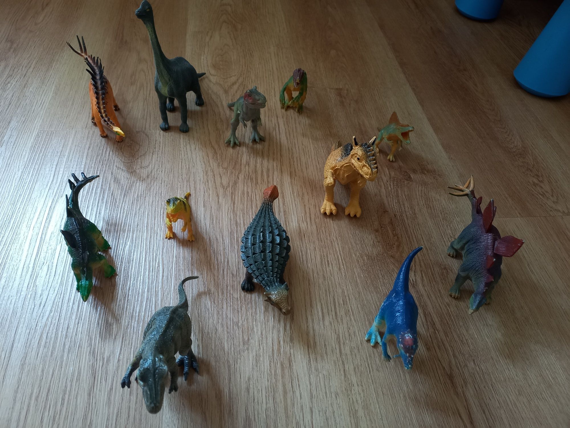 Conjunto de 12 dinossauros