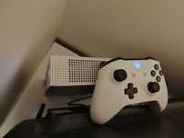 Xbox One + comando Xbox + jogos digitais