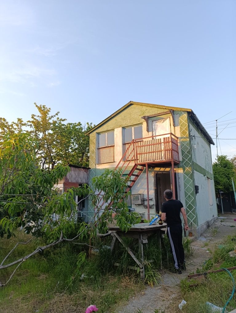 Дачний будинок біля лиману
