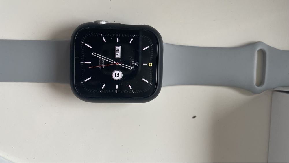 Продам Apple Watch SE  в чудовому стані