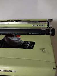 Máquina  de escrever ollivetti  antiga