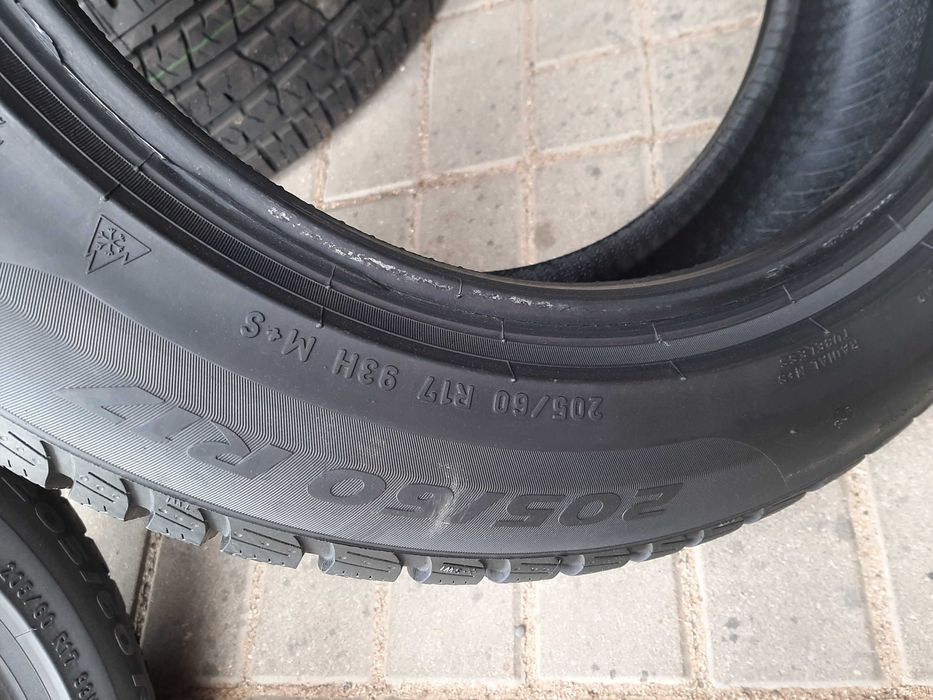 2x Opony zimowe 205/60R17 Pirelli SottoZero 3 / 7mm / 2019r