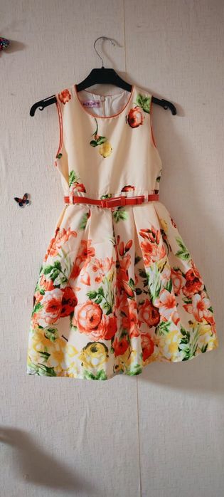Продам яскраву сукню
