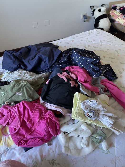 Lote de roupa de menina com mais de 50 pecas