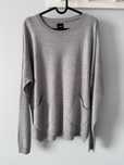 Sweter z kieszeniami