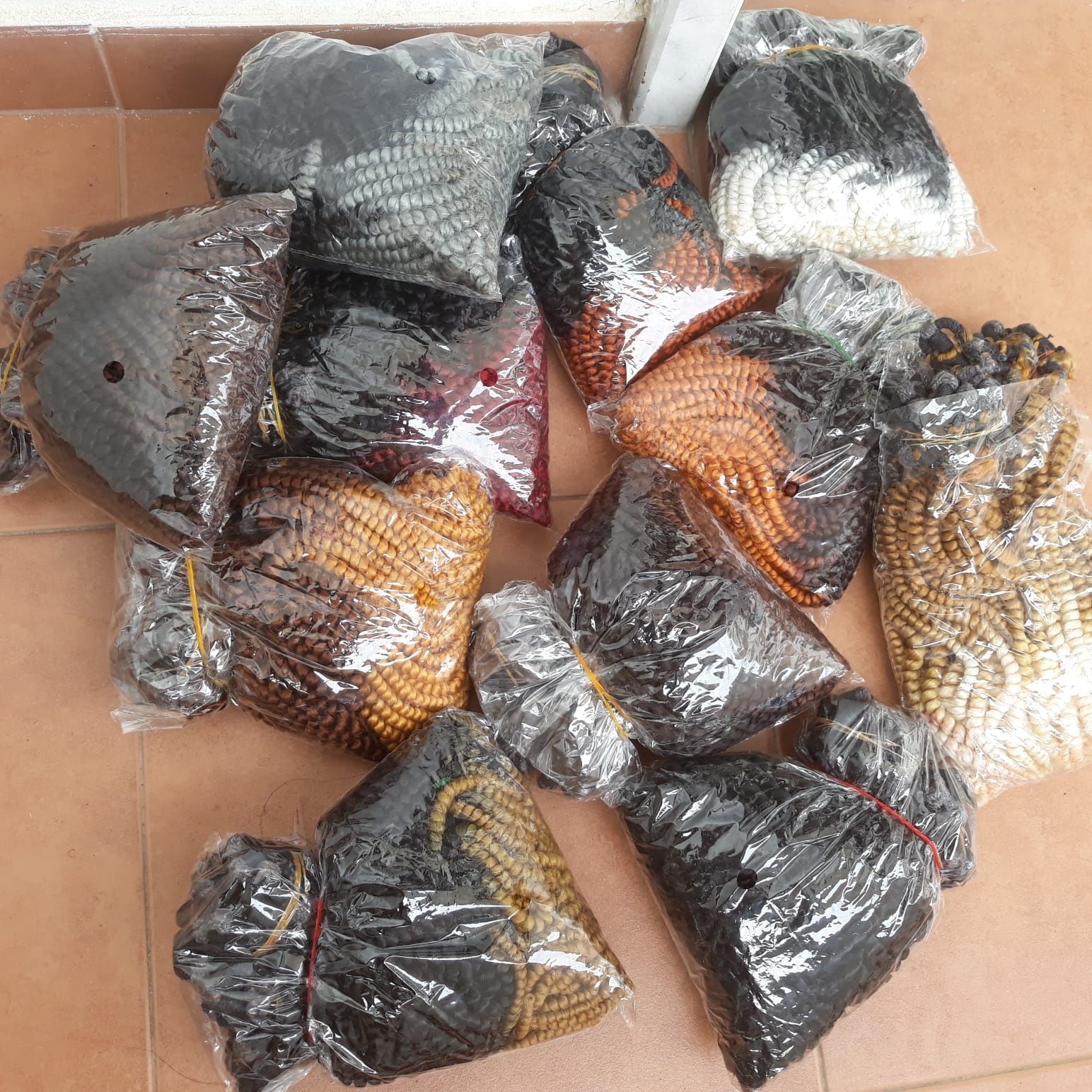 Postiços Sanguita enrolado em quantidade
