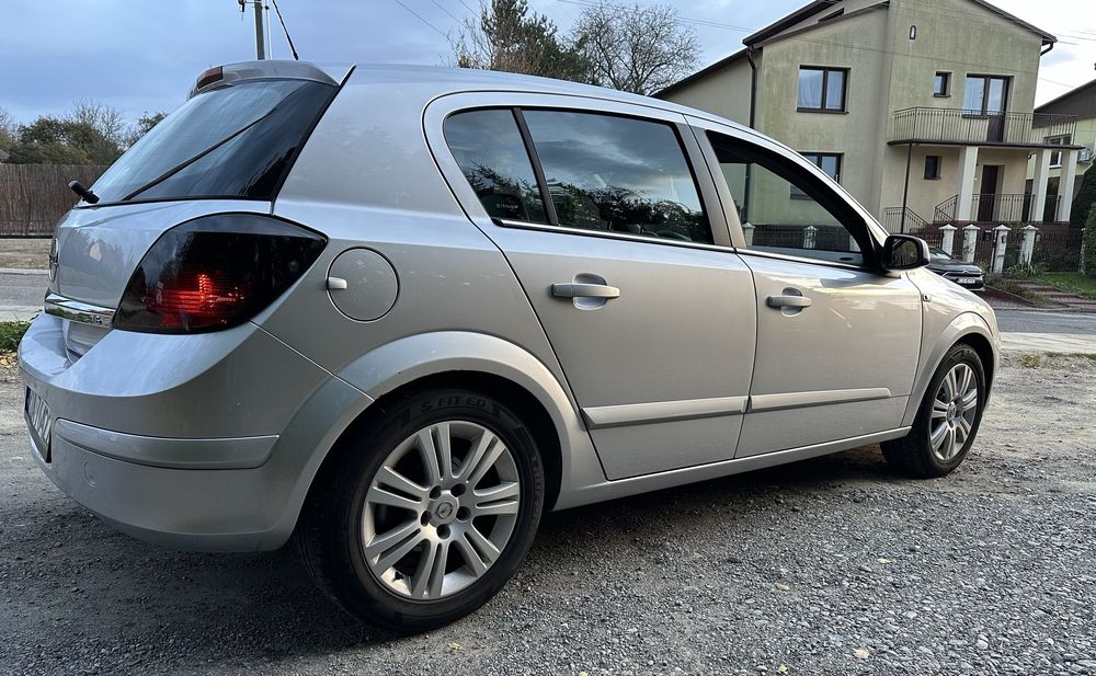 Opel Astra H 1.6 ben+lpg 2007r.
