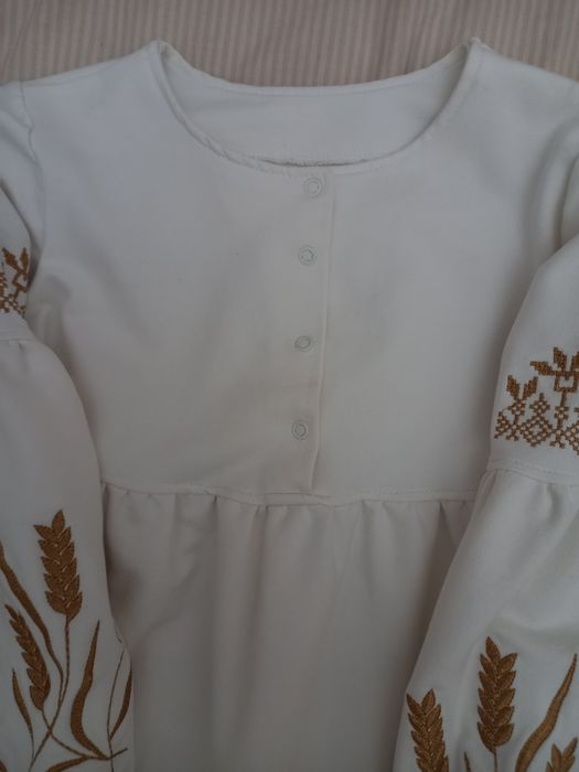 Ніжна вишита сукня  6,7,8 років