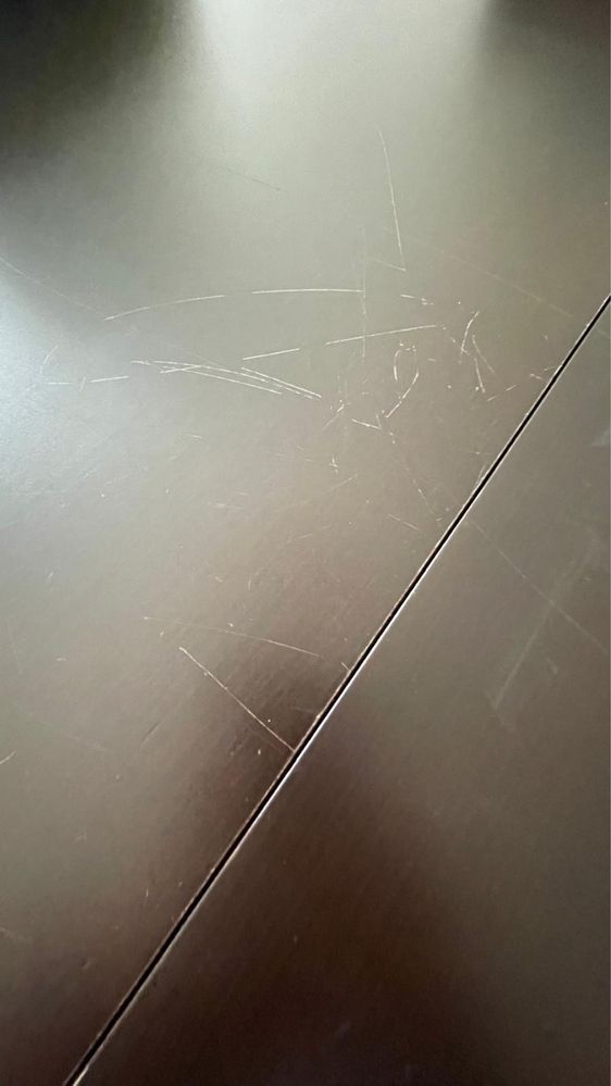Mesa extensível com possibilidade de ficar com três medidas diferentes