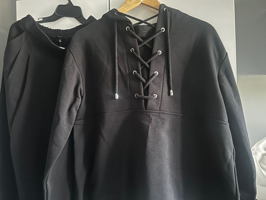 Czarny dres z By o la la rozmiar S