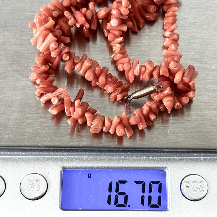 Naszyjnik z naturalnych czerwonych Korali, wykonane około 1920 roku