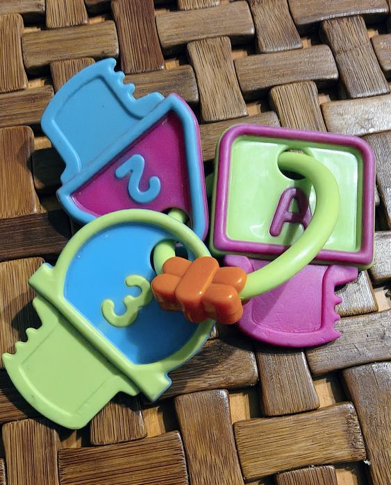 Canpol Babies gryzak elastyczny z grzechotką klucze 2/132