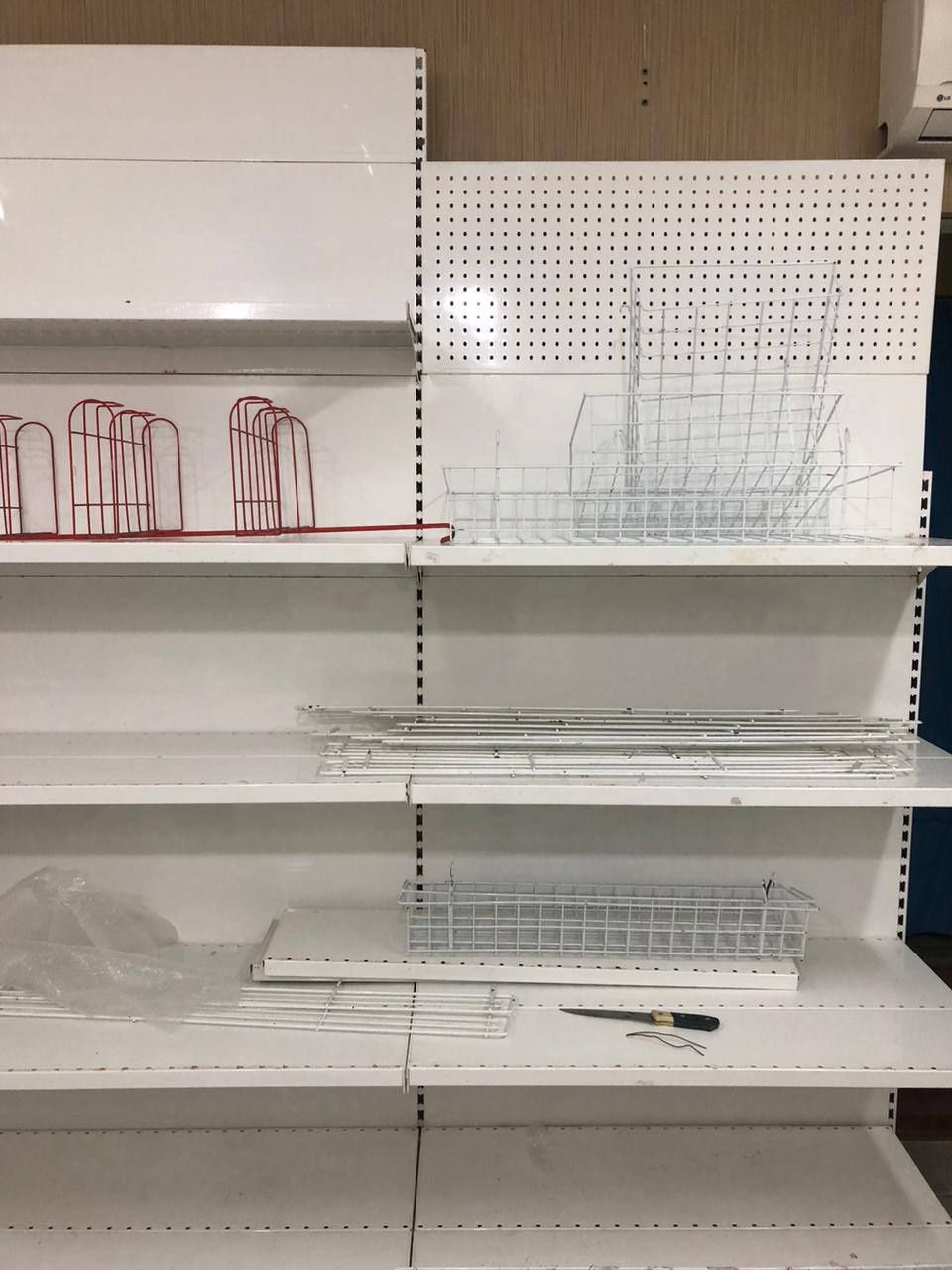 Продам стеллажи для магазина