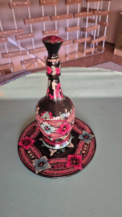 Drewniany komplet folk – karafka, 5 kieliszków, taca, wazon