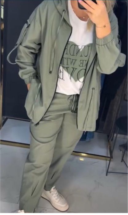 Жіночий костюм трійка