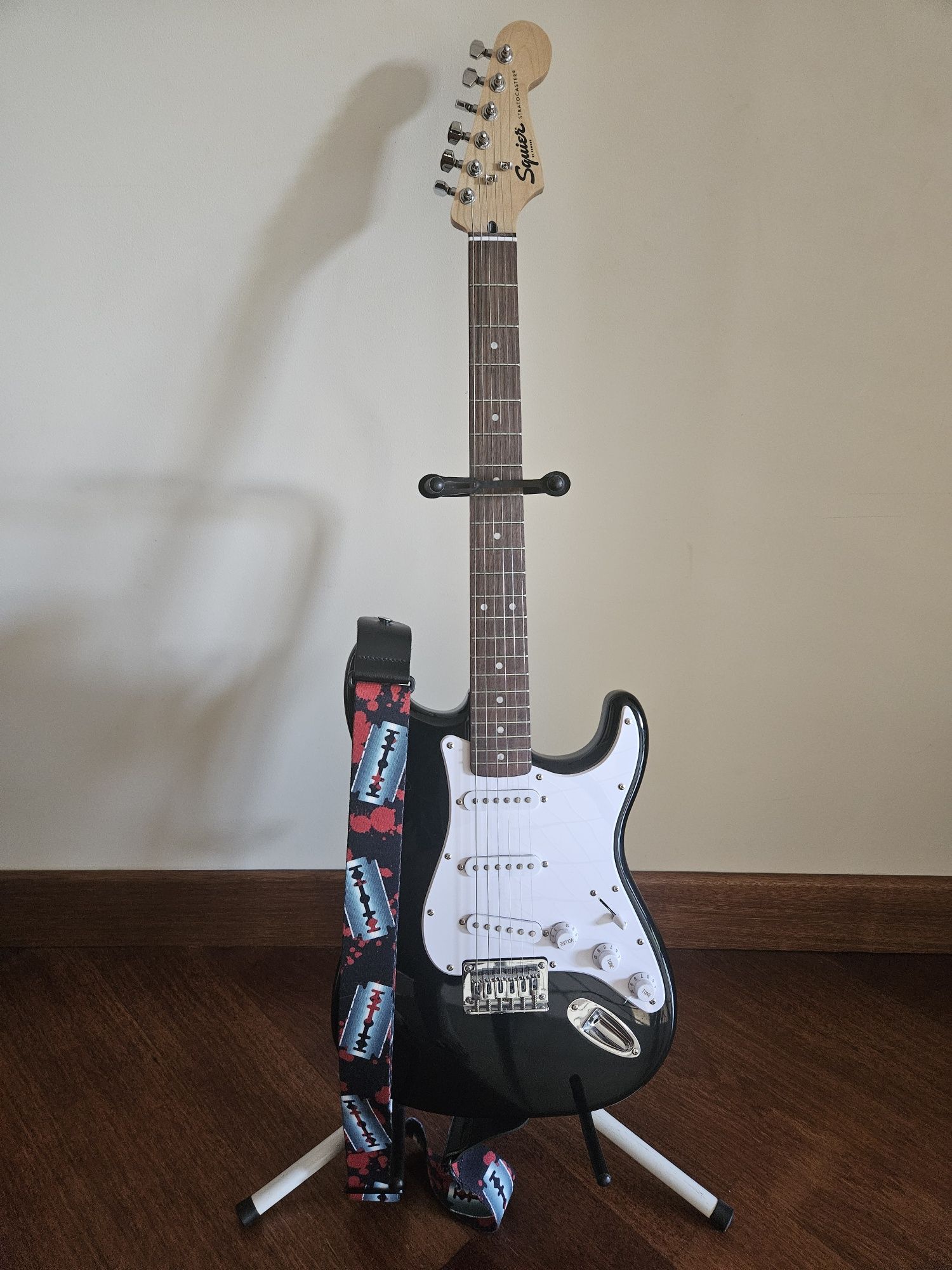 Gitara Stratocaster Squier By Fender + Amp Katana-Mini + Akcesoria