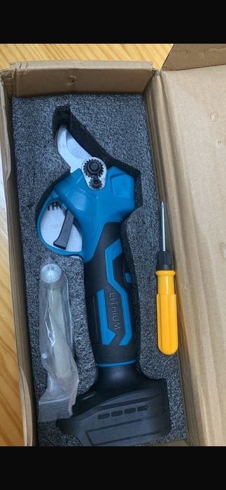 Máquina de podagem não acompanha bateria