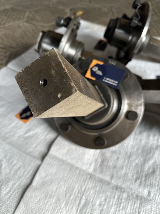 Напіввісь зі ступицею 6х205 розболтовка