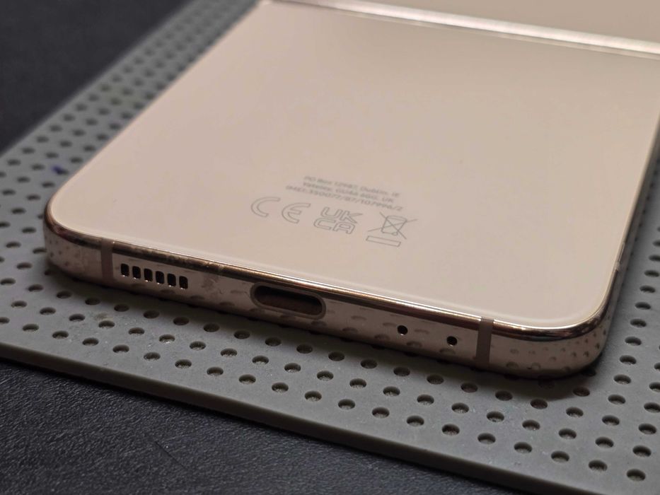 Używany - Samsung Galaxy Z Flip 4 128GB Złoty - GSM Baranowo