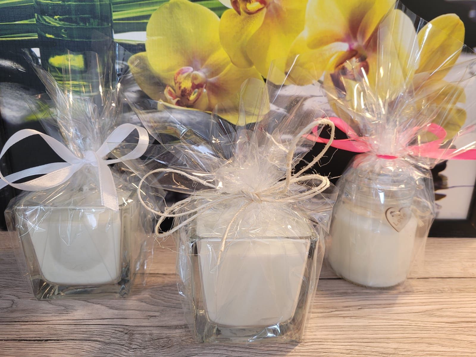 Świeca sojowa zapach Ylang-Ylang w srebrnym ceramicznym kubku