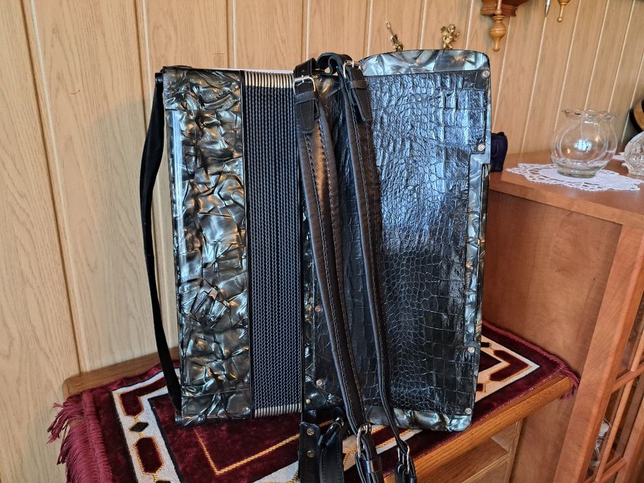 Akordeon Paolo Soprani 120bas cztery chóry