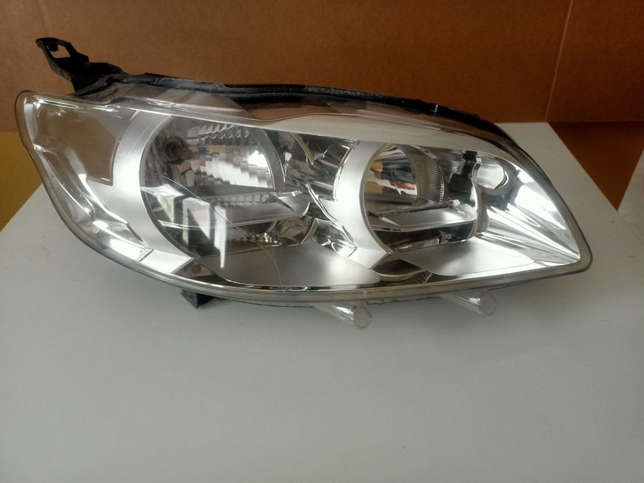 Reflektor lampa prawy przód Peugeot 301 Citroen