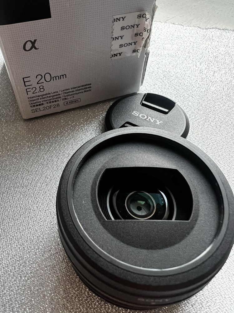 Obiektyw do zdjec nocnych Sony E-mount 20mm/F2,8