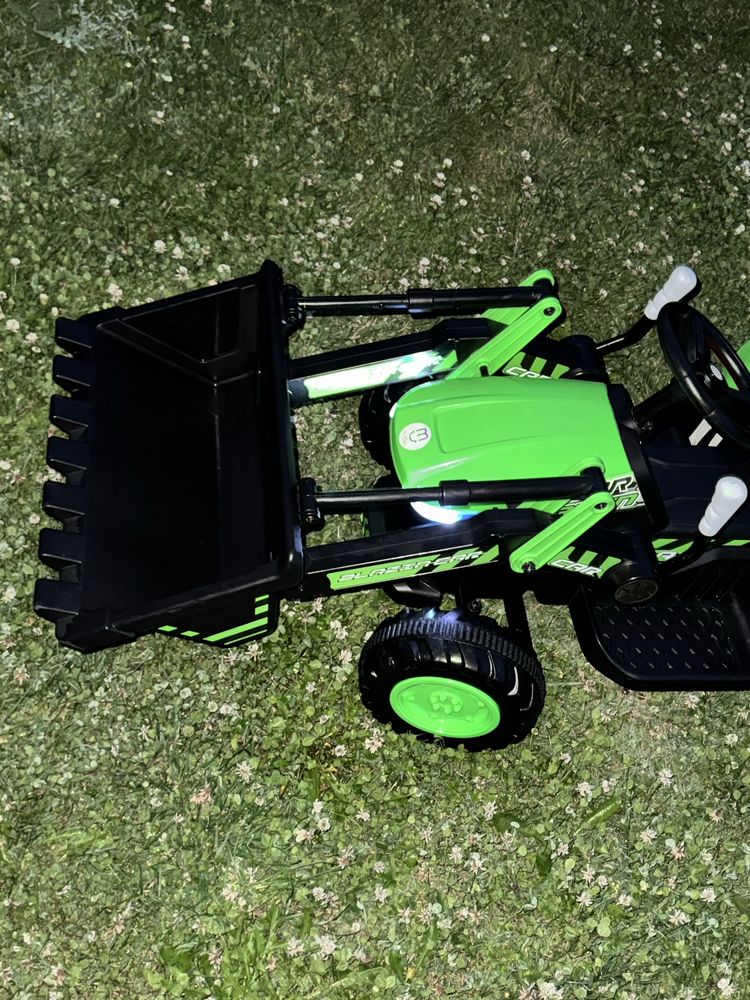 Traktor na akumulator
