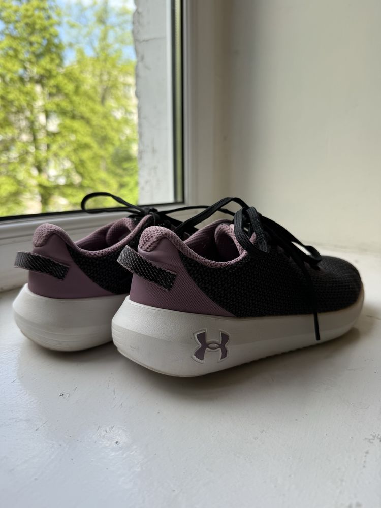 Жіночі кросівки Under Armour