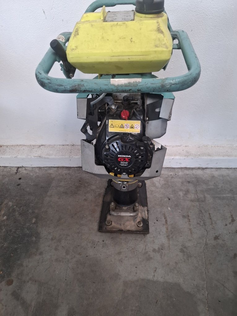Saltitão compactador com motor Honda