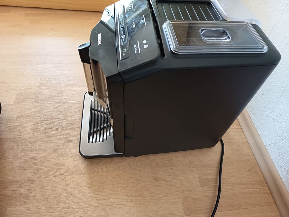 Кавоварка Simens eq 300.  2022 рік