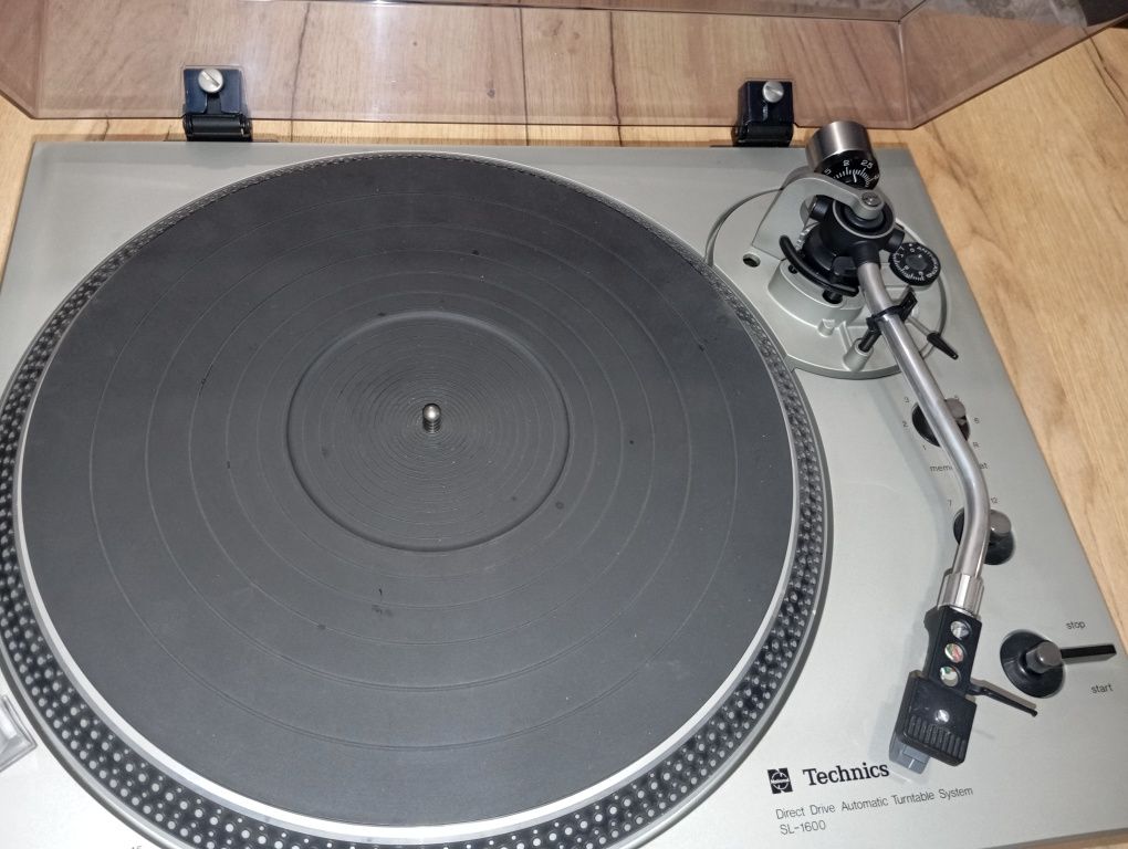 Technics SL 1600 gramofon vintage Linn K5
