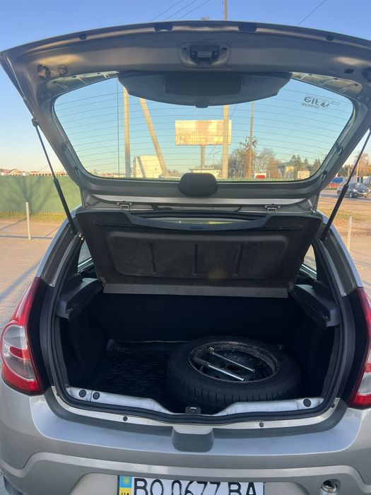 Продам офіційний Рено Сандеро,2012 рік