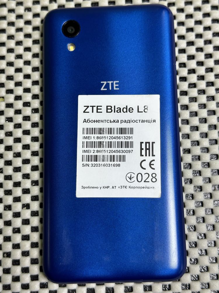 ZTE Blade L8 1/16 Трещина на экране.