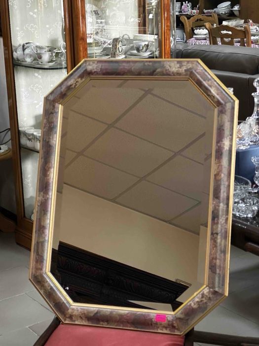 Кожаный, шкіряний диван. Стіл  журнальний  шинуазри,с Европы