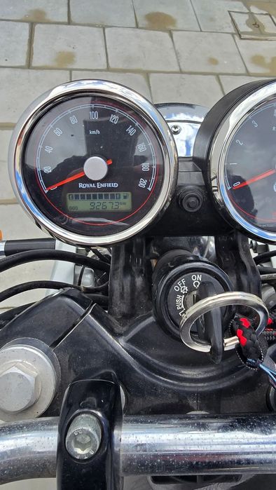 Royal Enfield Interceptor 650 silver