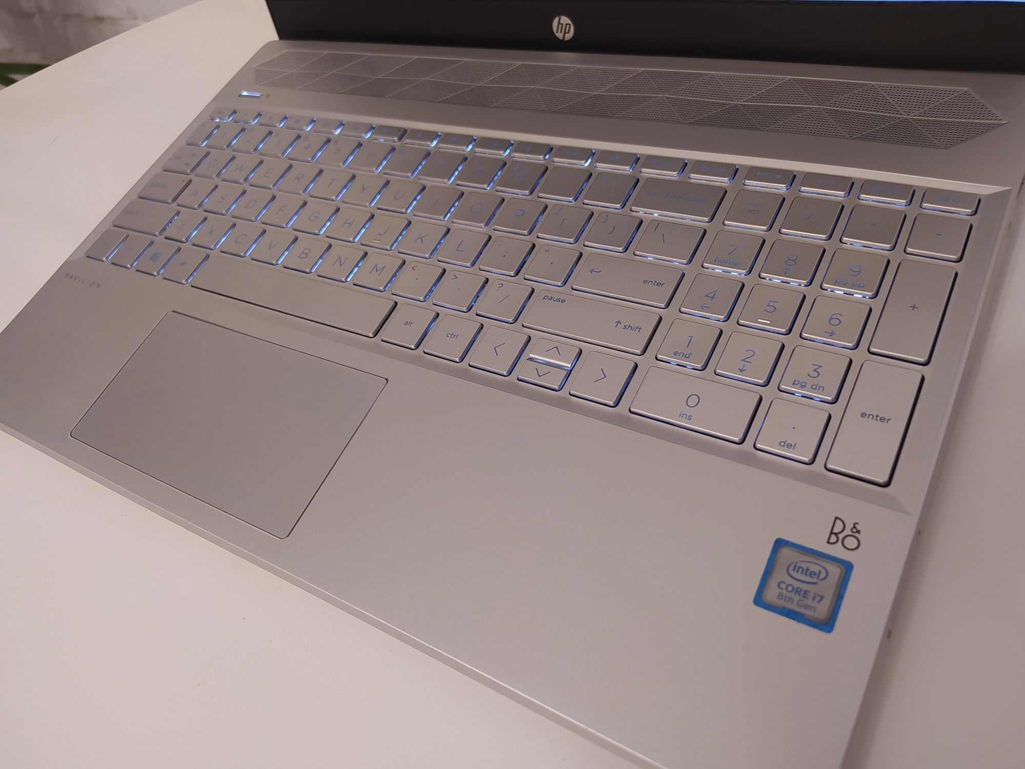 HP Pavilion/15,6"FHD/i7-8550H/16Gb/512Gb
