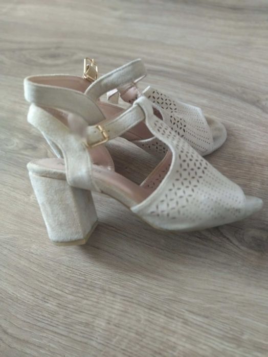 Жіночі босоніжки 36 розмір